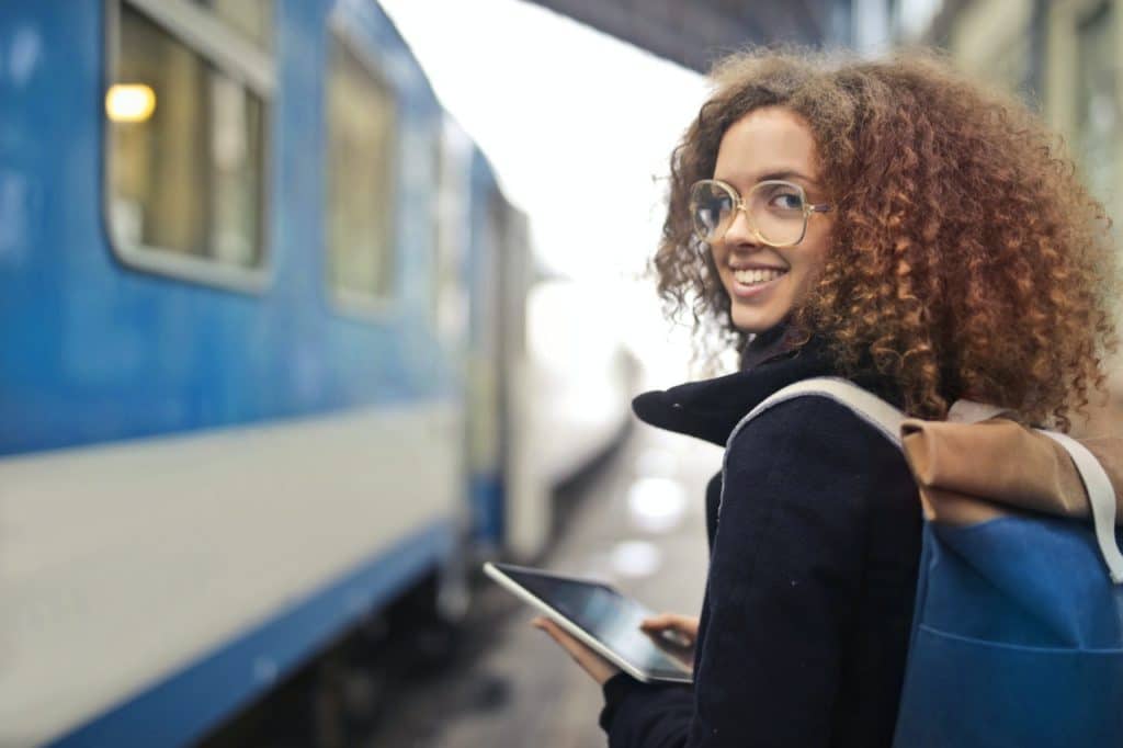 Das pendeln mit dem Zug oder der U-Bahn ist ideal um Umfragen auszufüllen und Geld zu verdienen